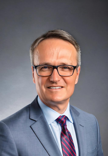 Dr. Matthias Artzt headshot
